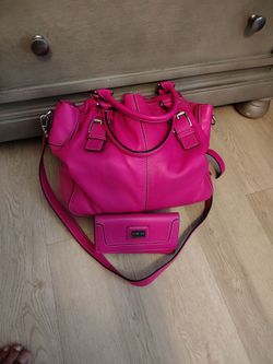 Pink Micheal Kors purse 👛