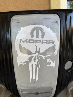 Chrysler 5.7 L V8 Engine Cover