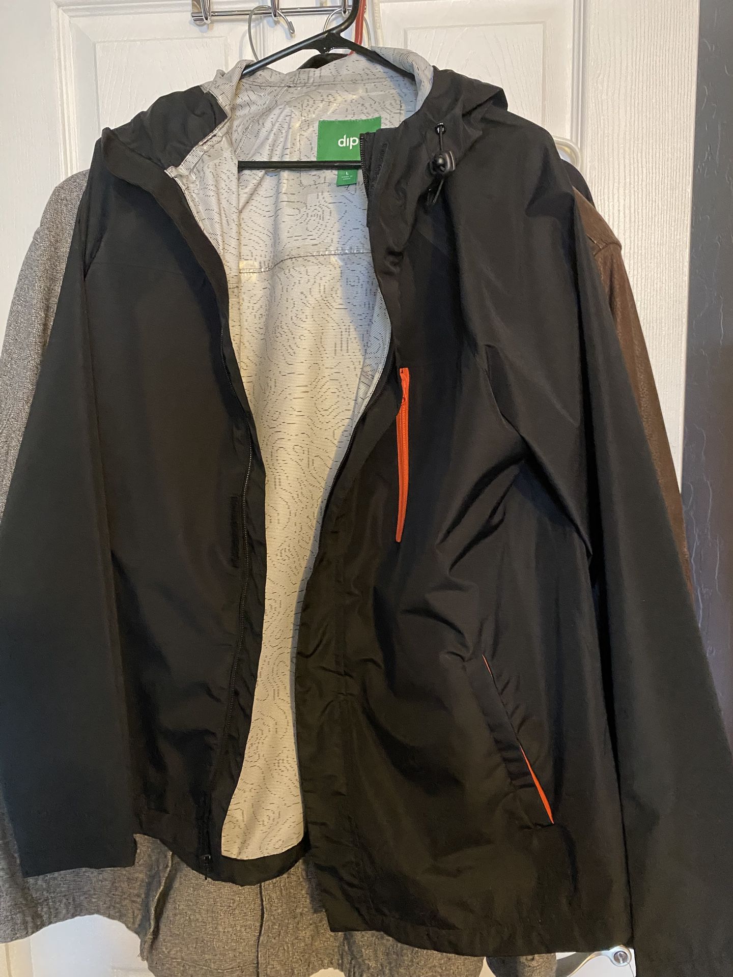 dIP Men’s Windbreake Water Jacket Size L Hooded 
