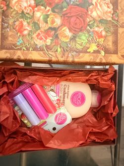 EOS Body Wash and Lip Balm Gift Set