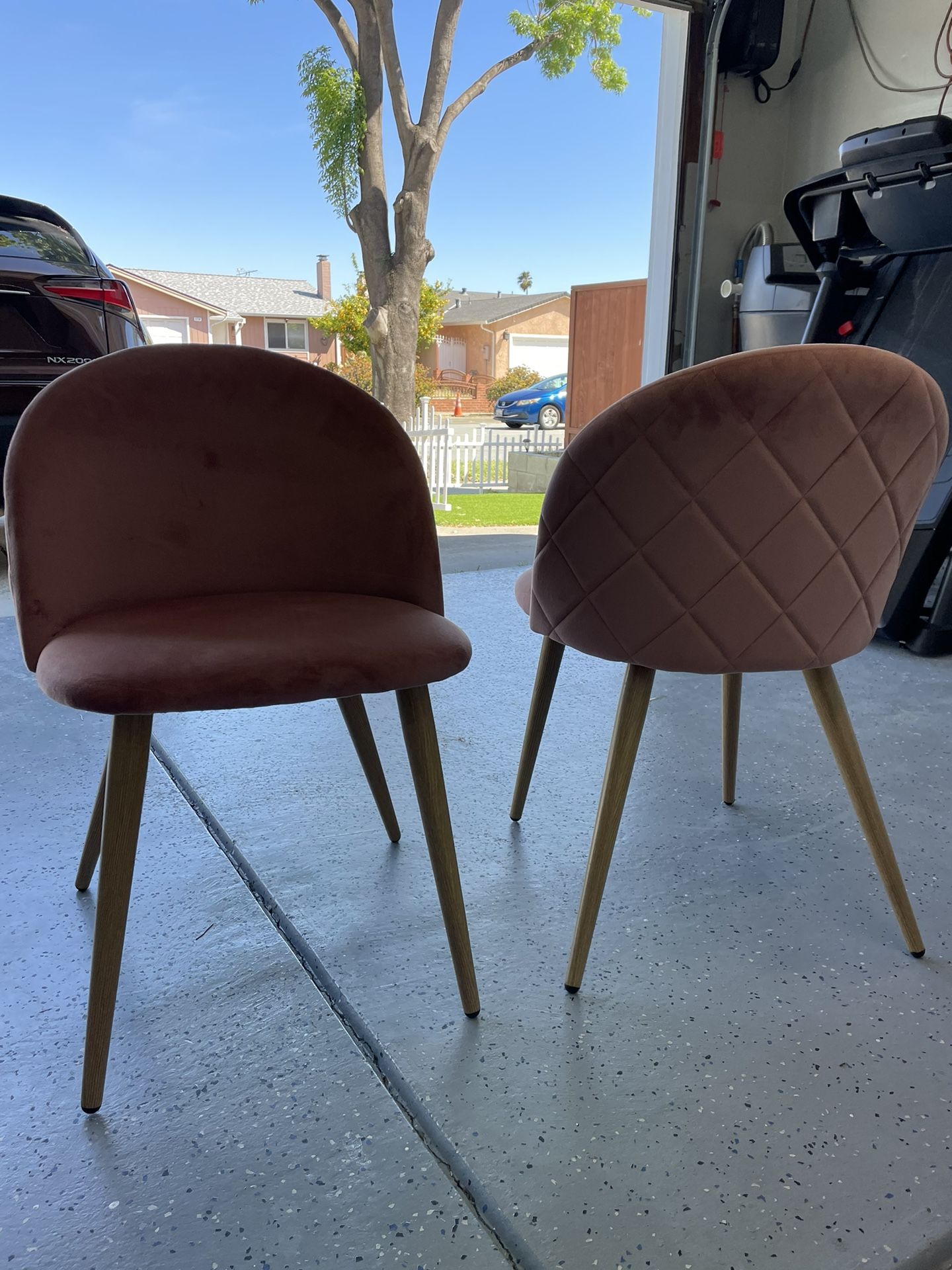 2 chairs with pink-purple velvet cushion