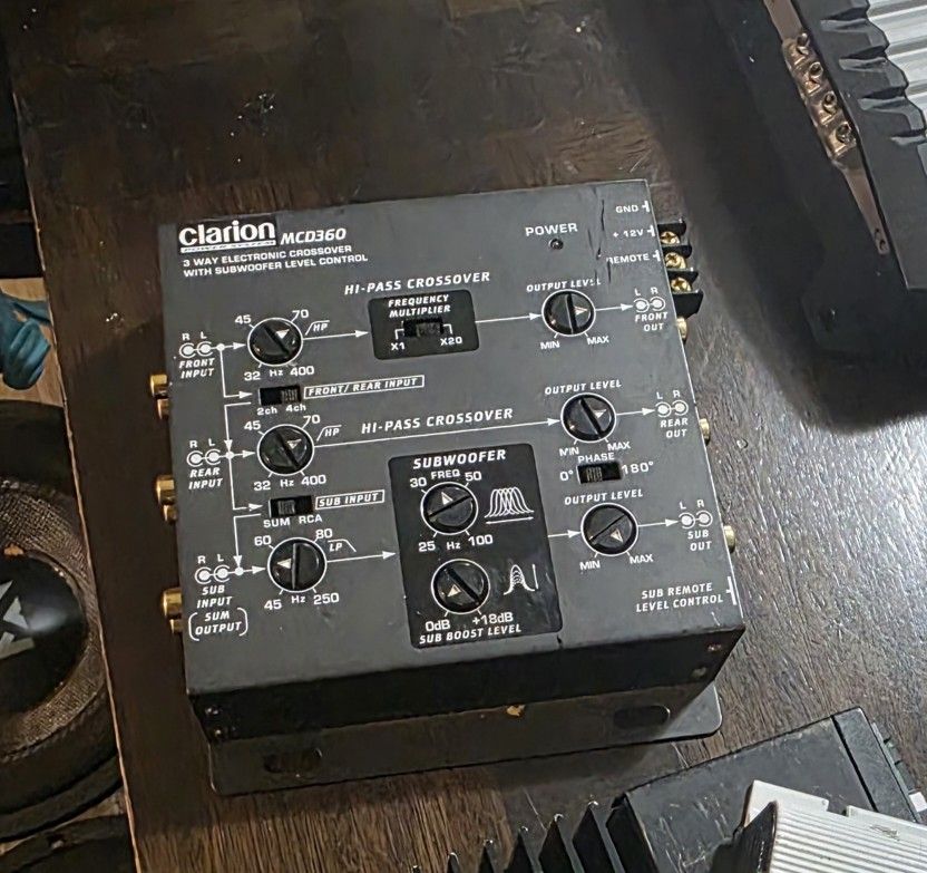 CLARION MCD360 3WAY 6CHANNEL INPUT ELECTRONIC CROSSOVER W/ 5-VOLT RCA OUTPUTS UC