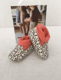 NIB Rosie Pope Kids Footwear Playful Leopard Brown Crib Shoes 0-3 MO MSRP $33.00