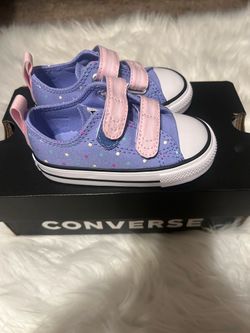 New in box purple polka dot converse size 5