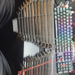 Snap On 23pc Industrial Wrenche Sets Metric And Sae great condition