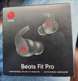 BEAT FITS PRO.  BLACK  . NEW