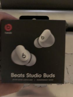 Studio Beats White