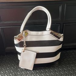 Black/White Black Rivet 4 Piece Purse