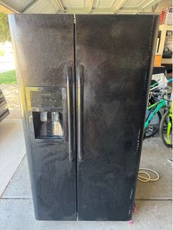 Garage Fridge (Frigidaire)