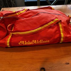 Rare vintage retro Aloha Airlines duffel bag