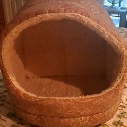 PET BED IN VERY GOOD CONDITION 