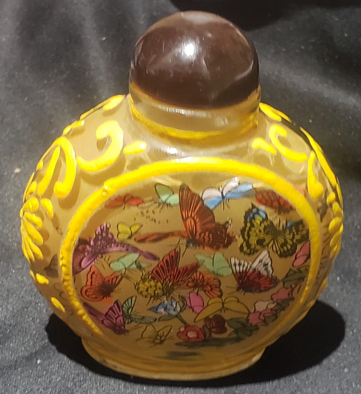 VINTAGE GLASS SNUFF BOTTLE BUTTERFLIES