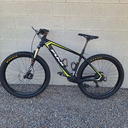 FUJI SLM 2.1 FULL CARBON 27.5 INCH SETUP TUBELESS MOUNTAIN BIKE