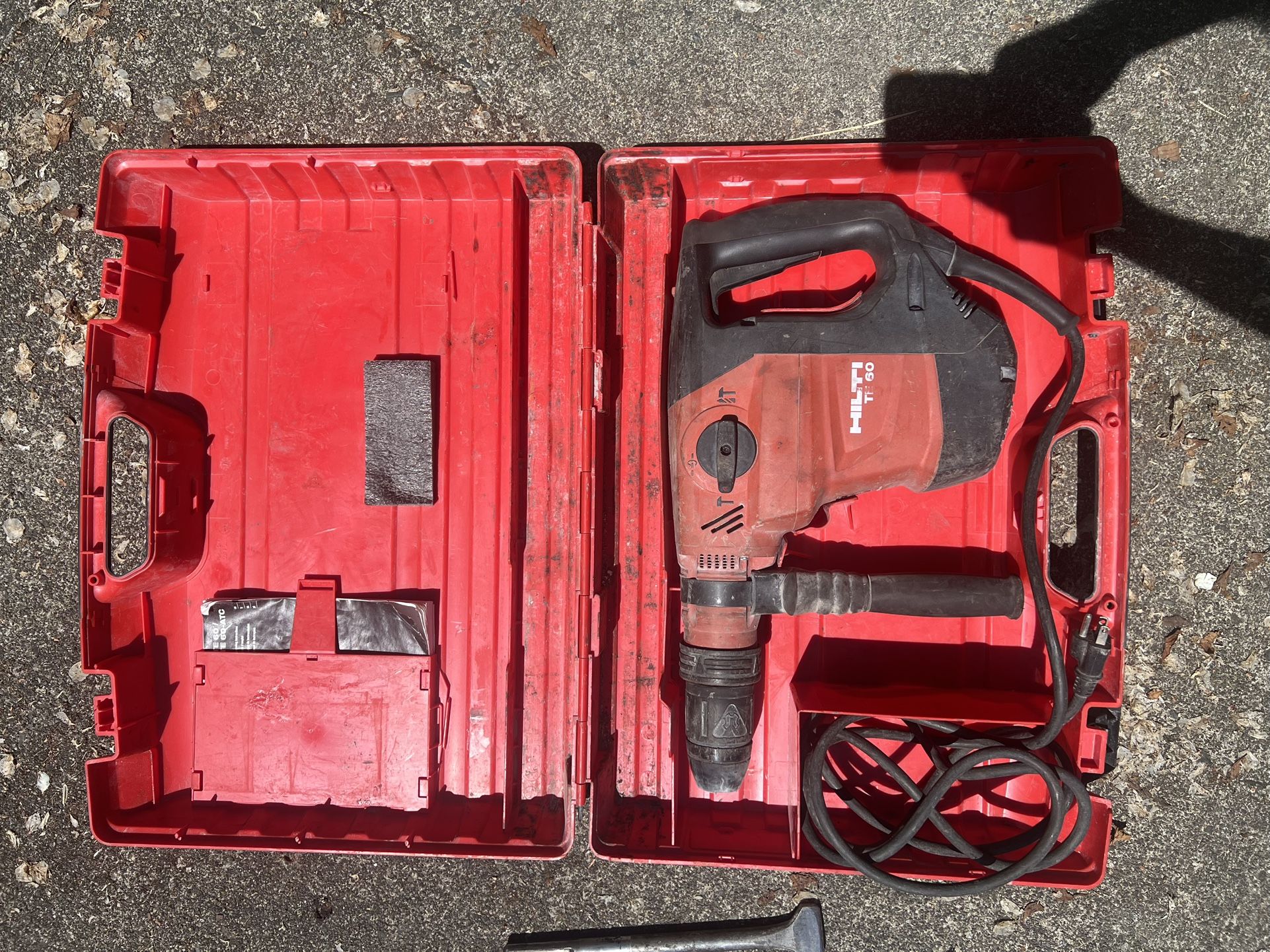 Hilti TE 60 Rotary Hammer Drill + SDS Max Bit Set