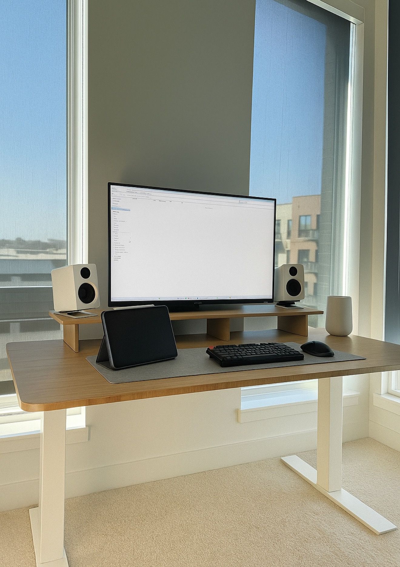 GIGABYTE M32U Arm Edition 31.5" 4K UHD IPS LED Gaming Monitor