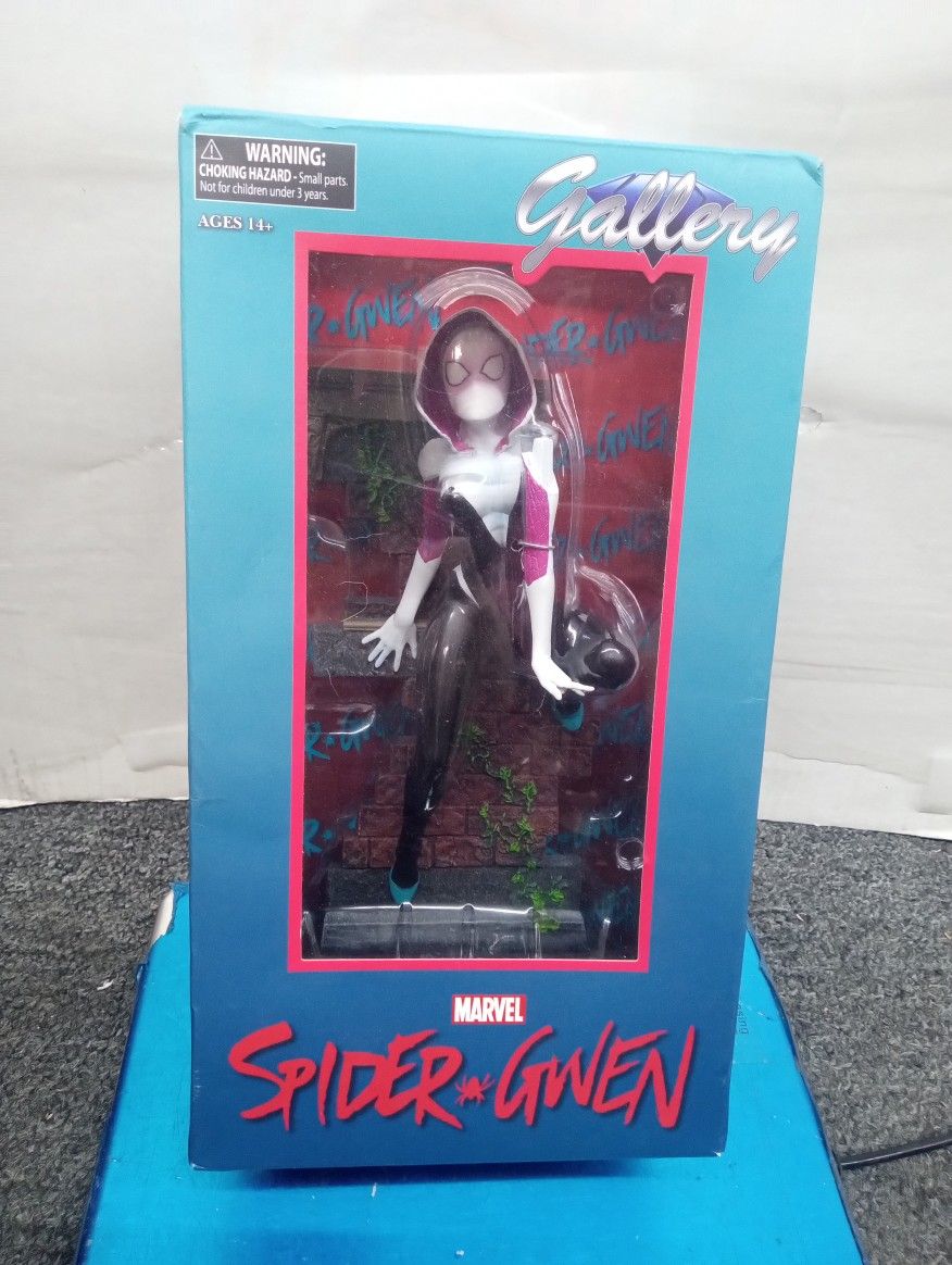 Diamond Select Toys Marvel Gallery: Spider-Gwen PVC Figure