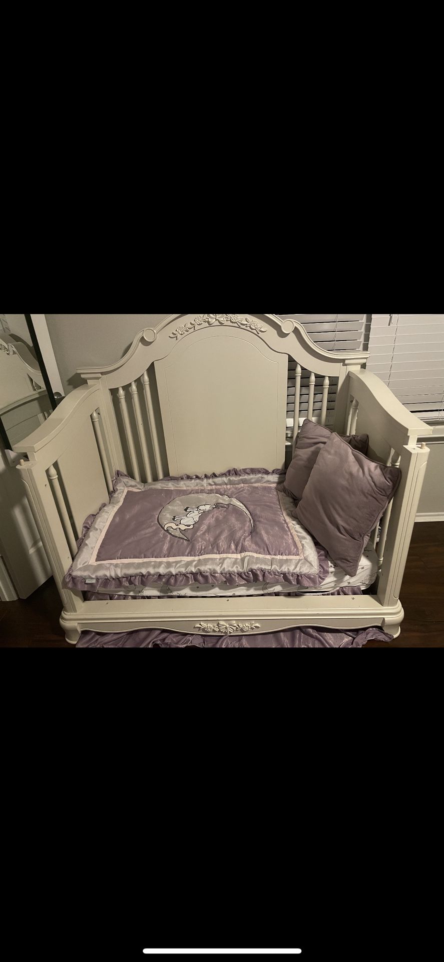 Bassett Baby Premier Crib Toddler Bed Conversion Mattress Bedding Included 