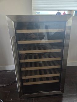 Beverage fridge in excellent condition