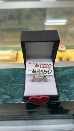 Diamond cluster ring