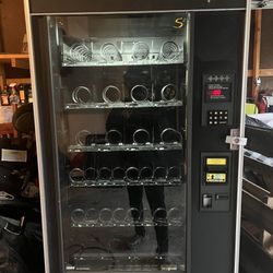 Rowe 7800 Snack Vending Machine – Works Great!