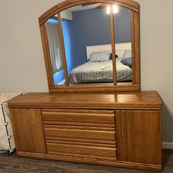 OAK BEDROOM DRESSER