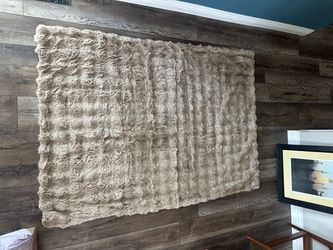Frye Bubble Faux Fur Throw Blanket 50” x 70” – $10