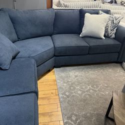 Fabulous Design Sectionals only @ FURNITURE LOVE ❤️ Same Day Delivery 🚚
