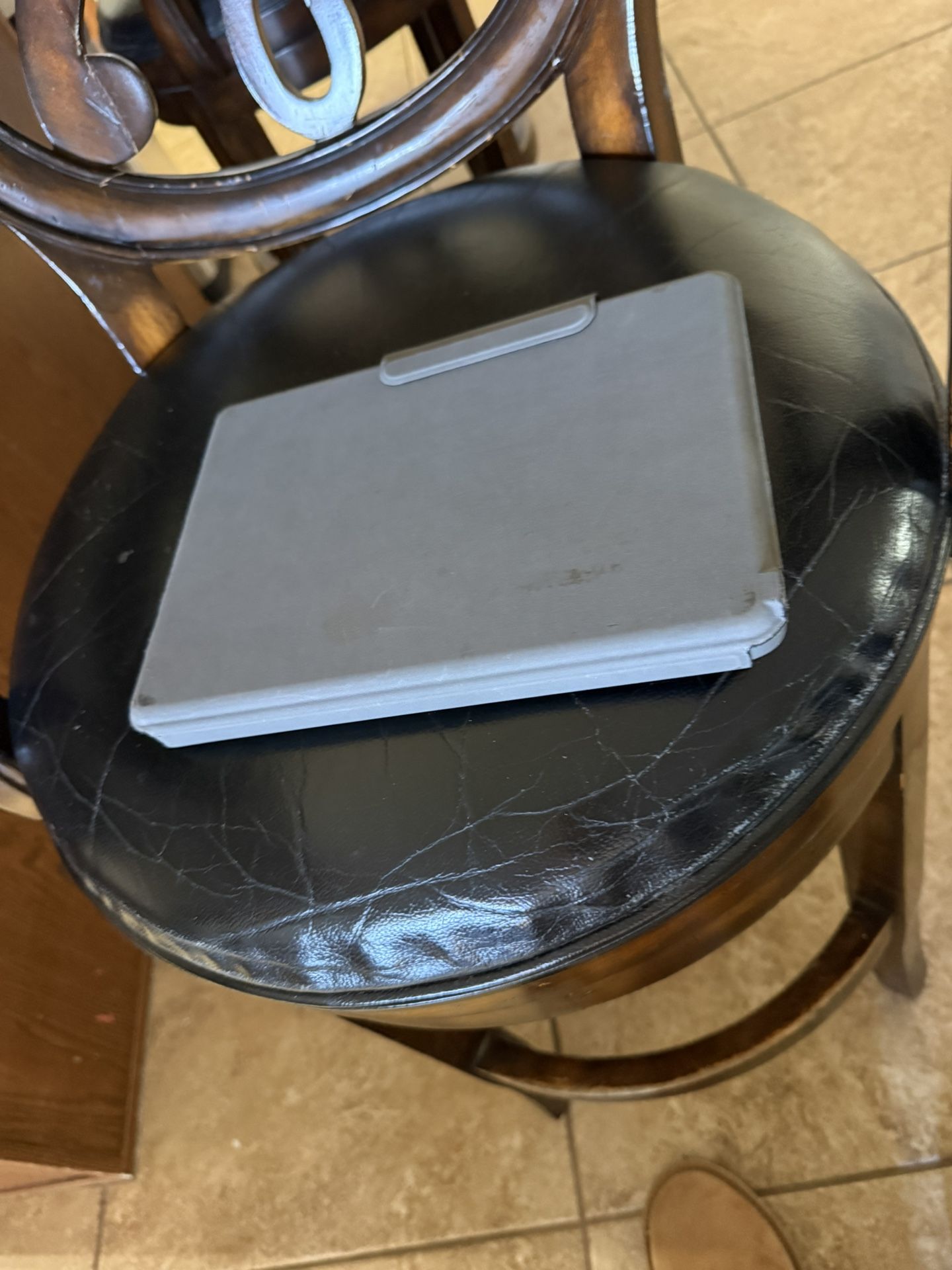 Excellent condition 64 GB ninth generation iPad with Bluetooth keyboard case