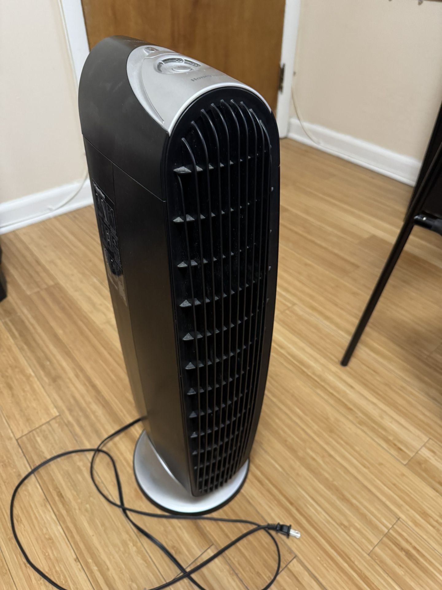 Oscillating Honeywell Tower Fan
