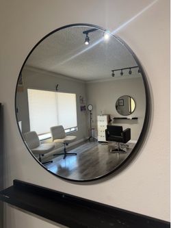 Round mirror