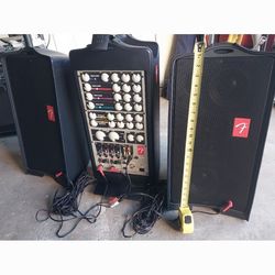 FENDER PASSPORT F250 SPEAKER SYSTEM IN EXCELLENT CONDITION