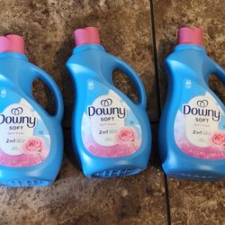 Brand New Bottles of Downy Fabric Softener April Fresh Scent 90 Loads 66 fl oz