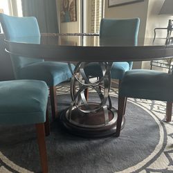 Nice Round Wooden Mahogany Table W/chairs