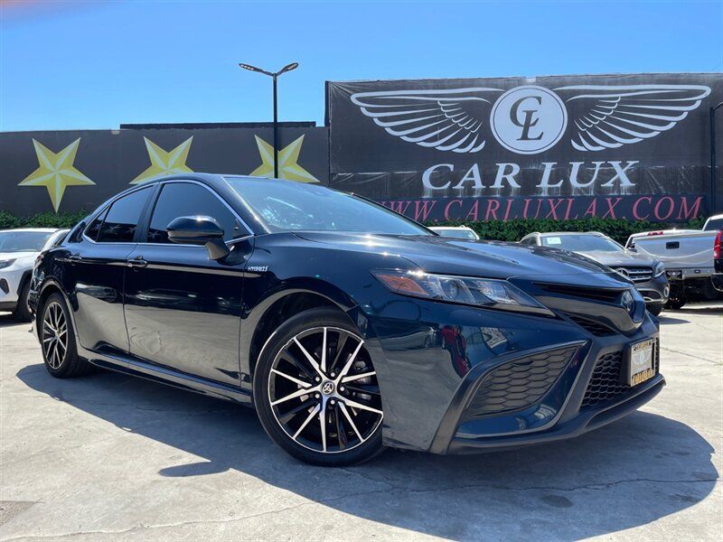 2021 Toyota Camry Hybrid SE