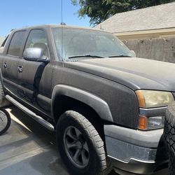 2005 Chevy Avalanche 4x4 Trade Or Parts