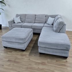 LIGHT GRAY SECTIONAL COUCH