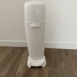 Diaper Genie Complete Diaper Pail (White)