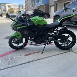 2022 Kawasaki Ninja Krt Edition 400cc 