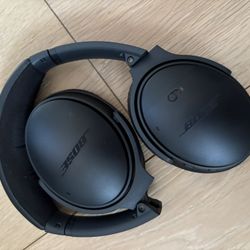 Bose QC35 Headphones 