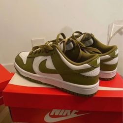 Dunks Low - Moss Green 