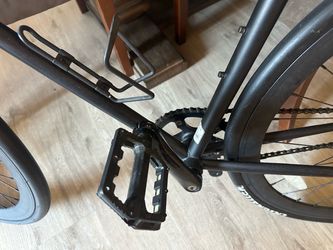 Beautiful like new low weight bicycle 22 to 26 inches