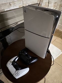 Digital PS5 with 2 controllers