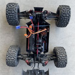 ARRMA RC 1/8  Notorious 4X4 Brushless 