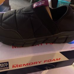 Women Work Skechers Size 8