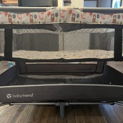 Baby Trend Playpen/bassinet 