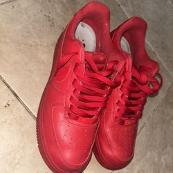 Airforce 1s Triple Red Sz 9.5