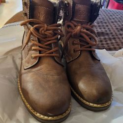 IZOD  hight top boots