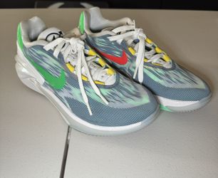 NIKE AIR ZOOM G.T. CUT 2 (size 10.5)