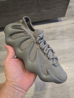 Yeezy 450 size 6 preowned 