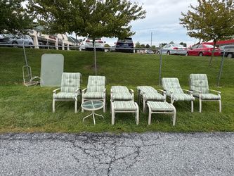 10-Piece Outdoor Patio Furniture Set - VG Condition